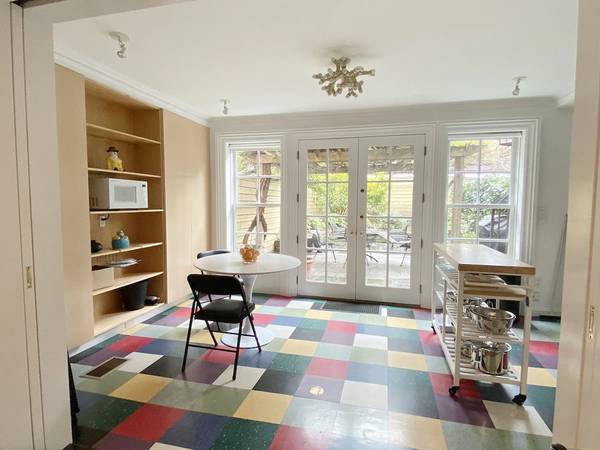 $1,800 / 1br - amplio apartamento de una habitación con jardín (Brooklyn, NY)63874850968323124