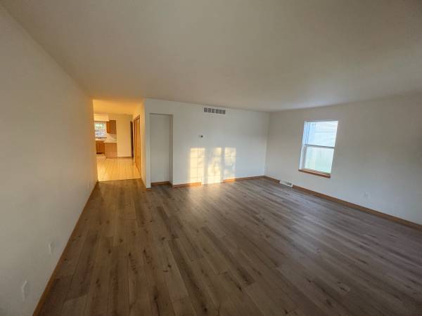 Duplex 2 bed 1 bath 1