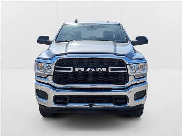 2020 Ram 2500 4x4 4WD Camioneta Dodge Tradesman Cabina Doble - $33,406 (Llame al *(321) 234-0842* para confirmar disponibilidad al instante)63470426994691121
