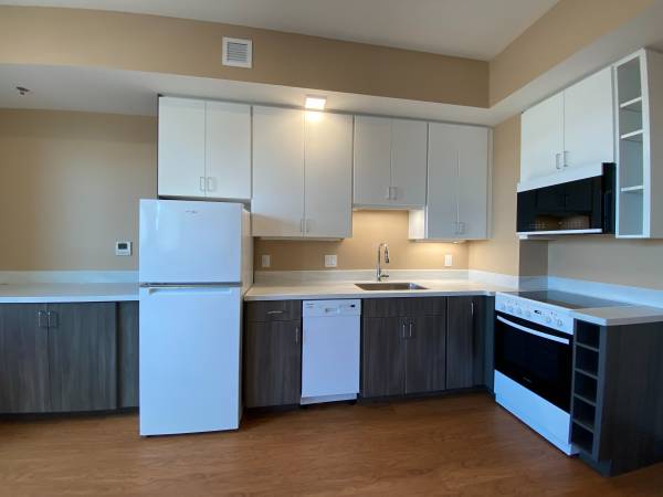 $1,699 / 369ft2 - FREE Heat, HW, Electric & WiFi in this Fabulous Studio for Rent!!!!!!! (30 Hanover St, Manchester, NH)63931656635906123
