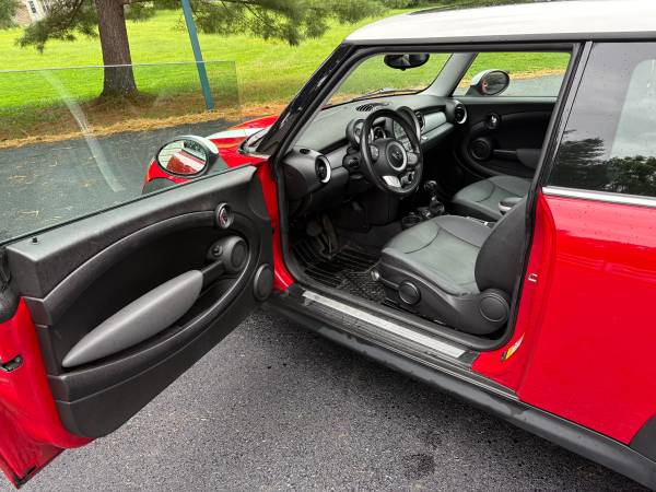 Mini Cooper 2009 - Automático, 115 mil millas, motor reemplazado a las 91 mil - $3,900 (GAITHERSBURG)63616226069505123
