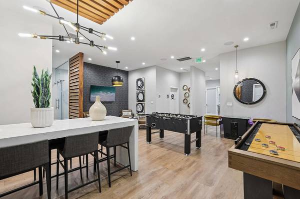 $2,556 / 2br - 918ft2 - Estacionamiento Cubierto, Comunidad Amigable con Mascotas, Encimeras de Granito (1324 Mill Creek Blvd, Mill Creek, WA)63808084020995122