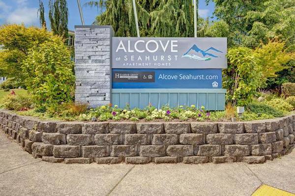 $1,460 / 2br - 721ft2 - Stainless-Steel Appliances, W/D, Wood Floors & More Upgrades (Burien)63688314764161123