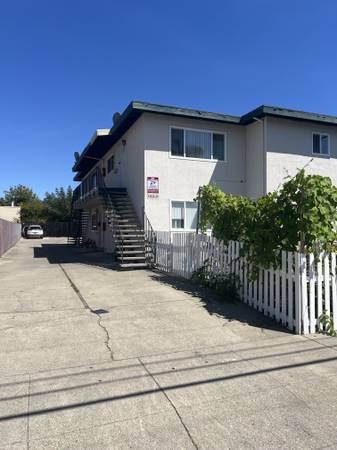 Nice Castro Valley 2 Bedroom 1 Bath Downstairs Apartment!!! 1