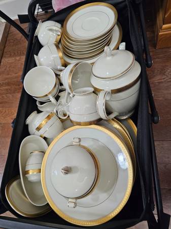 Blanco con borde dorado en platos (Headland Alabama)63873371537793120