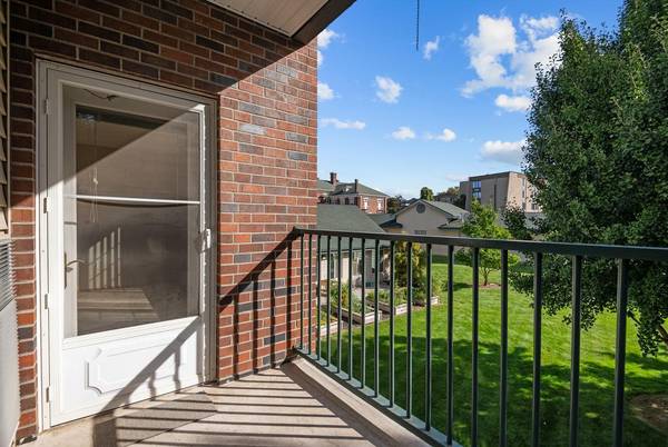 $1,350 / 1br - 764ft2 - Indoor Community Room and Activity Rooms, Indoor Pool & Spa (Near Whitman College)63686597075457123