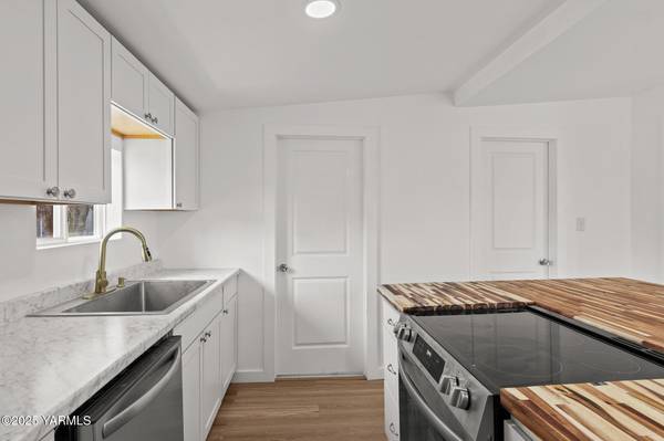 $265,000 / 2br - 779ft2 - 2BD, FULLY RENOVATED + ADU unit (Yakima)64319762300162124