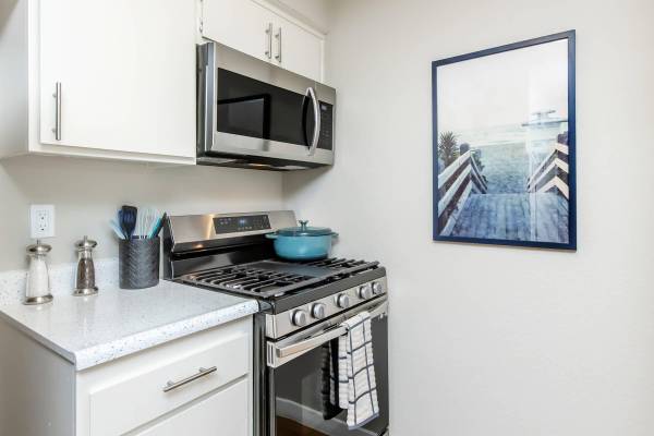 $2,549 / 2br - 919ft2 - Lush Landscaping, Lounging and Sunbathing Areas, 2BD 2BA (18414 W. Jakes Way, Canyon Country, CA)63857623920001123