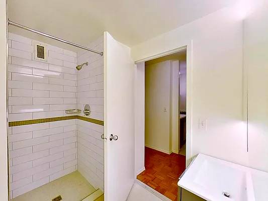 $3,295 Prime Location!! Studio on 9th Ave and 34th Street (Midtown West)63689899396739123