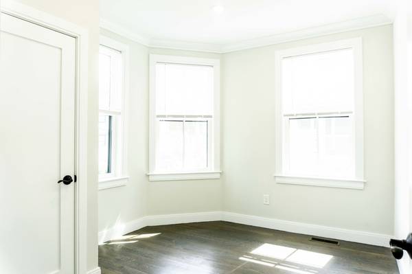 $3,775 / 3br - 1500ft2 - Beautiful Allston 3 Bed For $3,775 AVAIL NOW NO FEE (Allston)64213550187522124