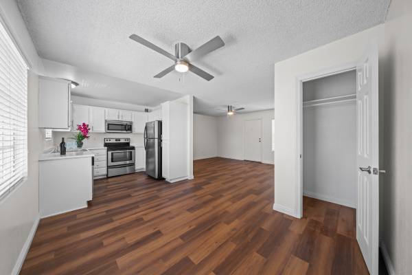 $2,295 / 2br - 805ft2 - Unidad de 2 Dormitorios en Planta Baja Disponible en La Mesa (La Mesa)63775500400515120