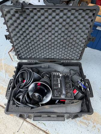 Profoto B2 1200 Location Flash Kit — Non-Working / For Repair / For Parts — 1