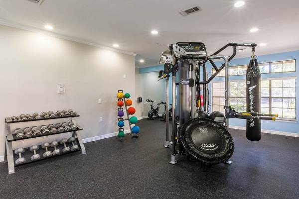 $1,475 / 1br - 825ft2 - Barbeque Grill Area, On-Site Laundry Facility, 24-Hour Fitness Center (2801 Turnberry Dr, Arlington, TX)63796578819459123