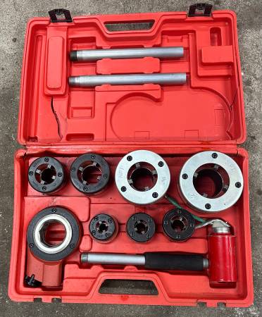 PIPE THREADING TOOLS PIPE THREADING SET IN CASE    PRICE DROP! 1