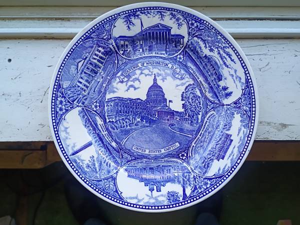 Souvenir collector plate of Washington DC 1