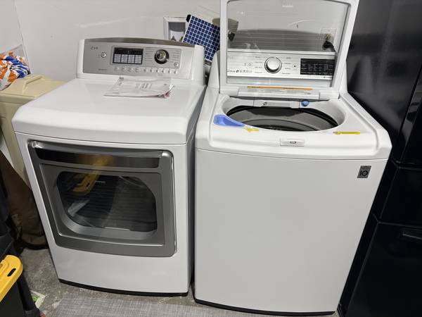 LG White Washer and Dryer 1