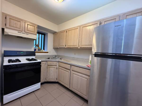 $2,900 / 2br - 1050ft2 - REGO PARK 2 bed 2 bath condo apt wz elevator near subway MUST SEE! (Rego Park)63874742599299122