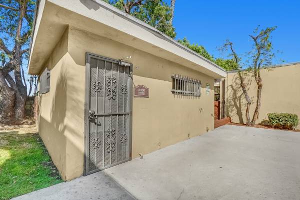 $2,030 / 1br - 700ft2 - 3 Courtyards with New BBQs, Large Closets, Dishwasher (13811 Shoemaker Ave, Norwalk, CA)63857624107649120