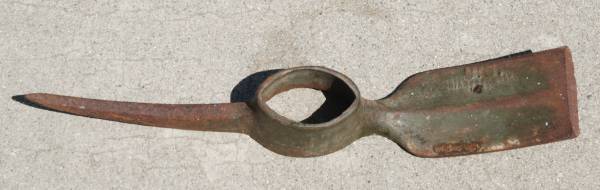 WWII 1945 US ARMY PICK AXE TRENCHING TOOL DIAMOND CALK (no handle) 1