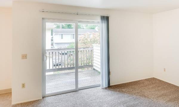 $1,550 / 2br - SPECIAL - $1700 OFF - On-Site Management, Pets Welcome + Ceiling Fan (Glenfair)64039223324675123