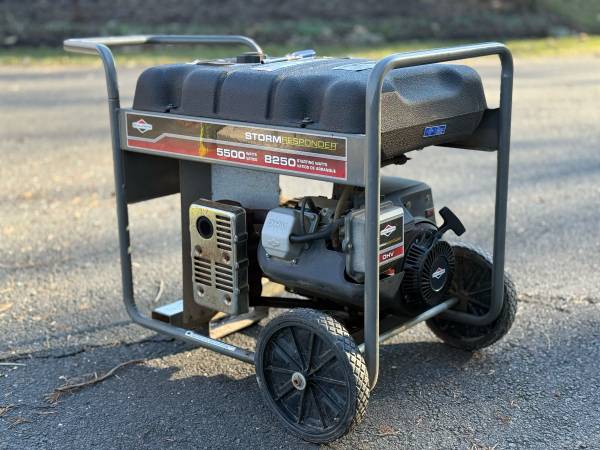 Working Briggs & Stratton Gas Generator + Extras 1