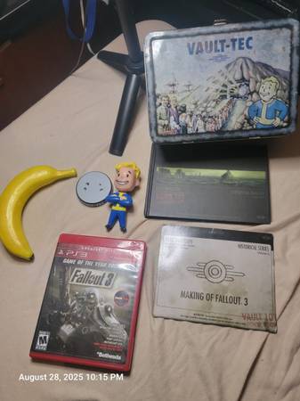 Fallout 3 Collectible Lunchbox Set GOTY Game, DVD, Picture Book & Bobblehead 1