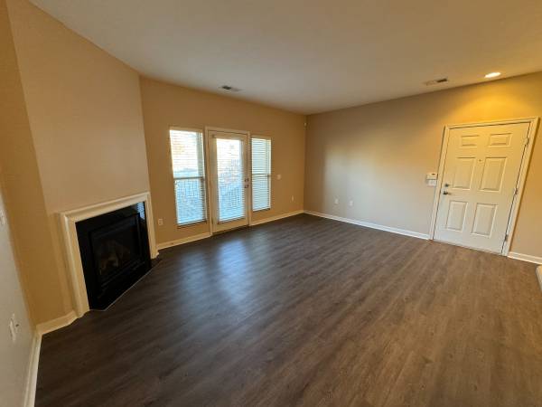 $1,300 / 1br - 865ft2 - Pet Friendly Community With Dog Park!! ON SPECIAL!64021007617923124