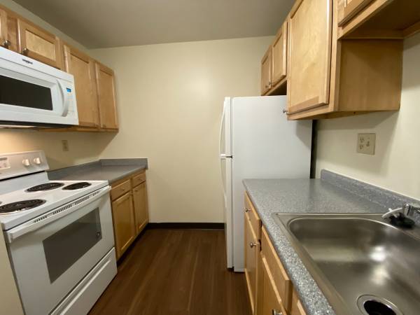 $1,835 / 2br - 733ft2 - Upgraded 2 BR For Rent!! Small Dog Friendly!!! (173 Eastern Ave Manchester)63656244821891123