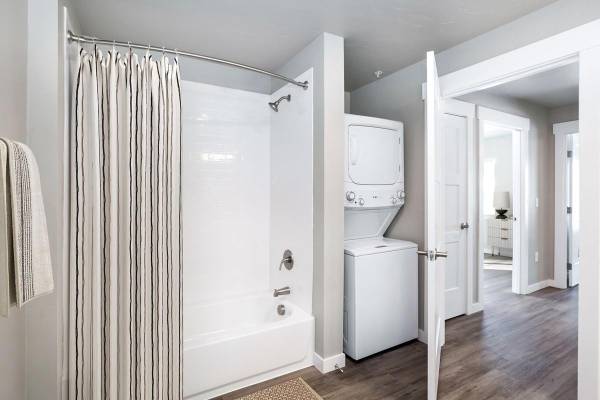 $1,698 / 3br - 1176ft2 - Move Into Comfort  Apply for 1 to 3BR Homes Now (60853 SW Atwood Dr. 97702 Bend Oregon)63839295365633122