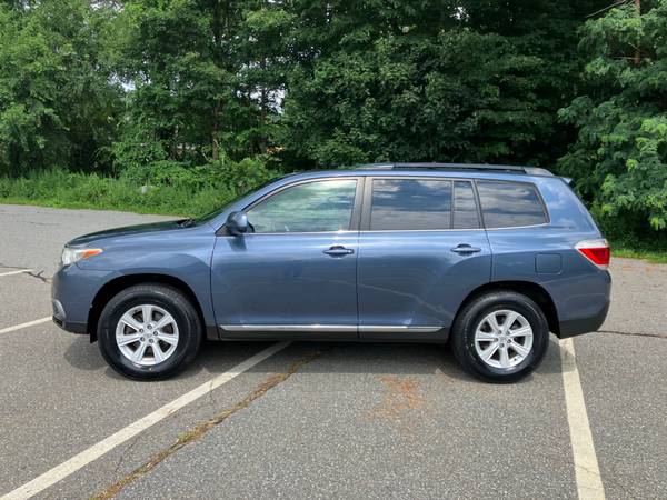2013 Toyota Highlander Plus - $14,995 (Tyngsboro Ma)63623667363073121