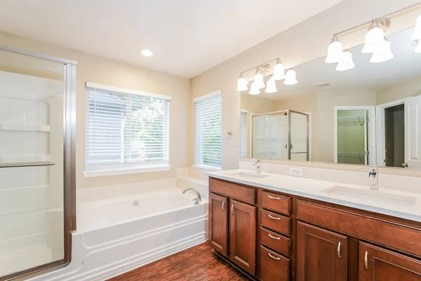 $1,950 / 4hab - 1930ft2 - Acogedora casa de 4 dormitorios y 2 baños con comodidades modernas (Everett, WA)63808035924097122