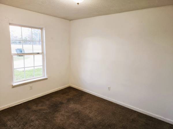$899 / 3br - 1200ft2 - 3/2 1200sf construido en 2004 899 mth SE Dothan cerca de SEAMC (1005.2 Grant St Dothan)63611859724803122