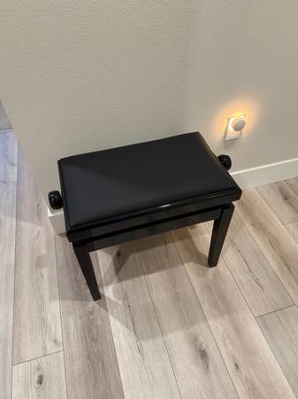 Korg PC-300 Height-Adjustable Piano Bench 1