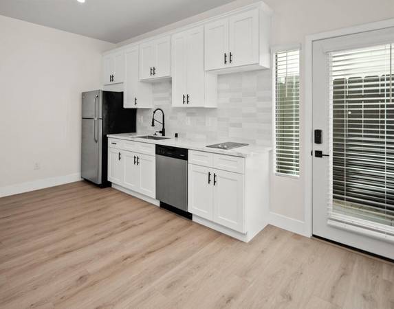 $2,695 / 2br - Renovated 2 Bed/2 Bath || Ceiling Fans // Dishwasher, Garbage Disposal (San Diego)63701605691011121
