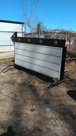 4x8 Lighted Arrow Sign 1