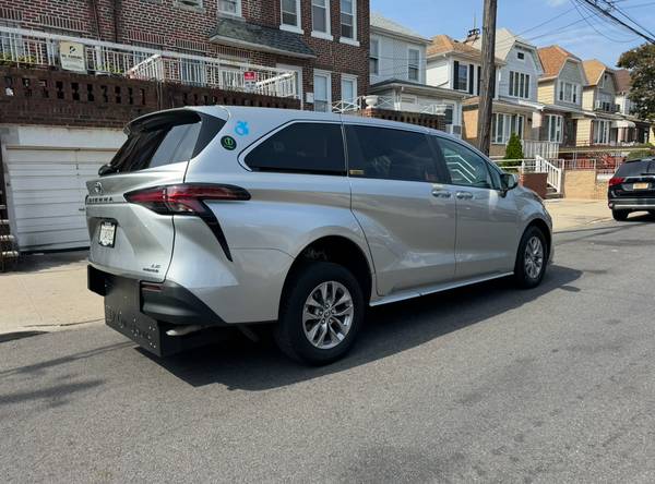 2022 Toyota Sienna Wheelchair - $45,500 (New York)63469753202691123