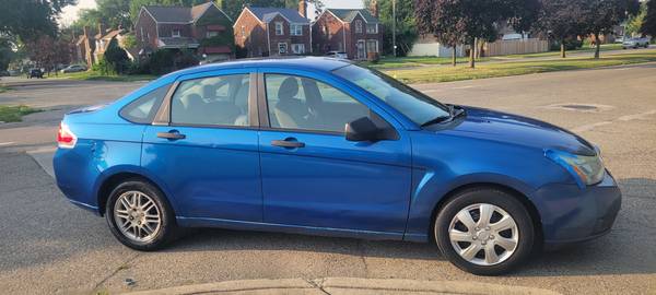 Excelente y confiable sedán FOCUS SE 2010, funciona y conduce genial. Ahorrador de gasolina. - $2,000 (Metro Detroit)63622092538753123