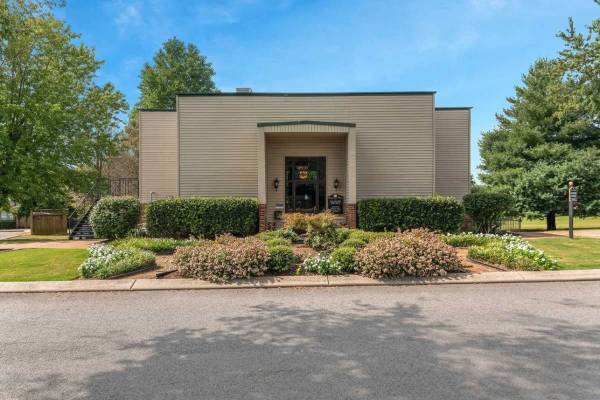 $1,445 / 2br - 1160ft2 - Incredible space. Inviting location. 2 bd 1.5 ba. Make a home with us! (Hendersonville)63904698913155120