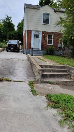 $2,300 / 2br - 3 Level 2 Bdrm 1.5 Ba Duplex 1 block from Huntington Metro (Alexandria)63822291572355121