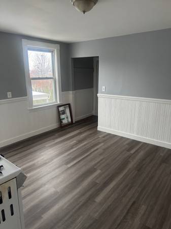 Beautiful 3 bedroom apartment February rent free 1