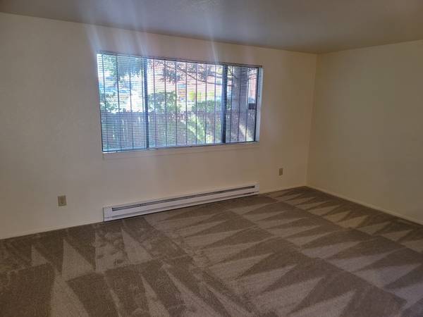 $1,225 / 450ft2 - MOVE IN SPECIAL! Tukwila area - Gated Community! (Tukwila, WA)63688314708353123