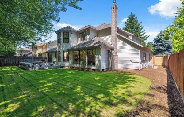 $1 / 4br - Luxury Retreat - NEW 4 BED/3 BATH Home close to Airport (Portland, OR)63914740195331124