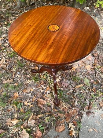 Edwardian table with inlay, ball/claw feet 1