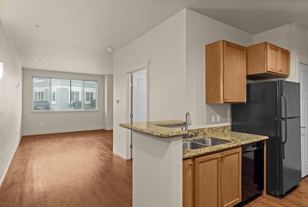 $1,405 / 577ft2 - 1 Month Free GROUND Floor Studio Or Rent As Low As $1,288! Tour Today! (3003 Queensgate Drive)63624280328579122