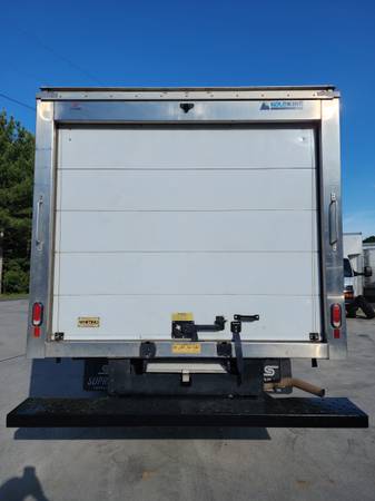 Camión refrigerado 2019 Chevrolet Express 3500 Reefer con caja Thermo King - $35,900 (Peachland)63613472960385123