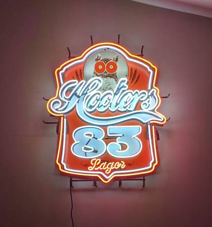 *VERY RARE*HOOTERS 83 LAGER NEON SIGN 1