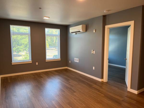 $1,295 / 2br - Affordable Two Bedroom Apartments Available in SE Portland (Centennial)63870109593089124