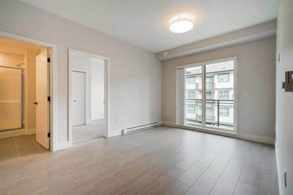 2 bed + big den, 2 bath close to Willowbrook, Langley 1