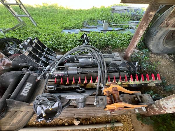 WTT MINI EXCAVATOR ATTACHMENTS / IMPLEMENTS 1