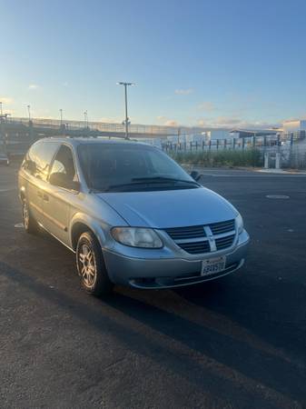 ¡2005 Dodge Grand Caravan Especial! - $2,100 (Sacramento)63619265292803121